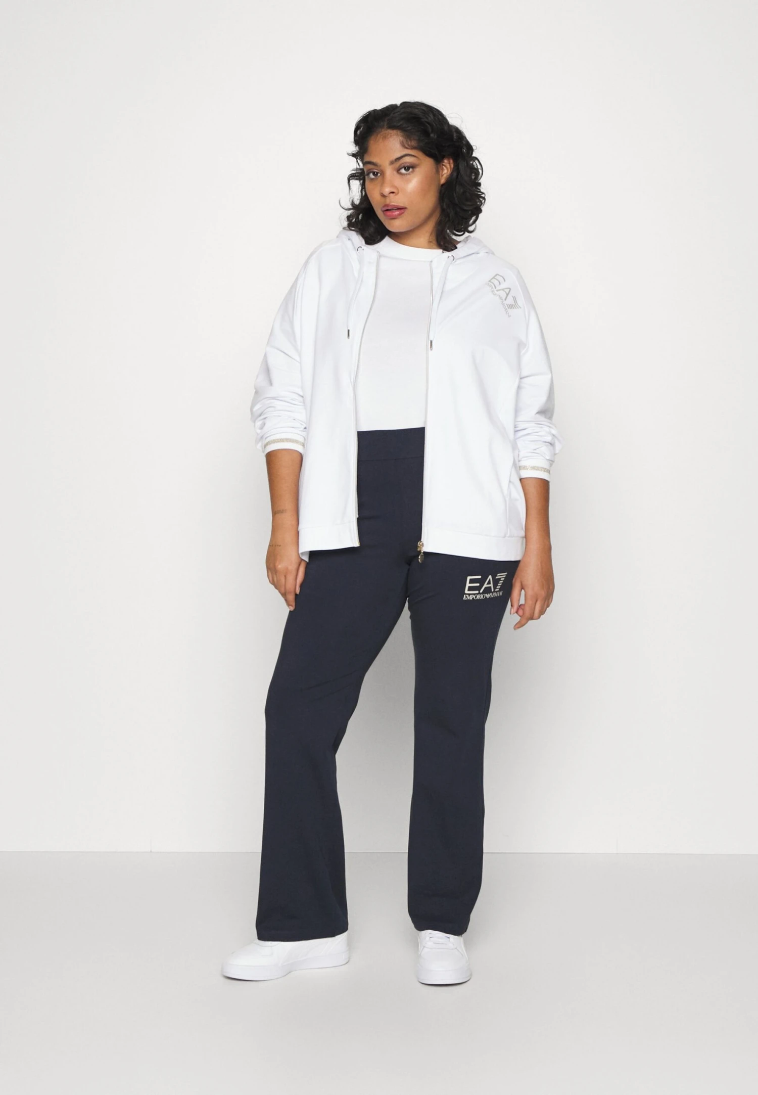 EA7 Emporio Armani Spodnie Treningowe - Navy - obrazek 2