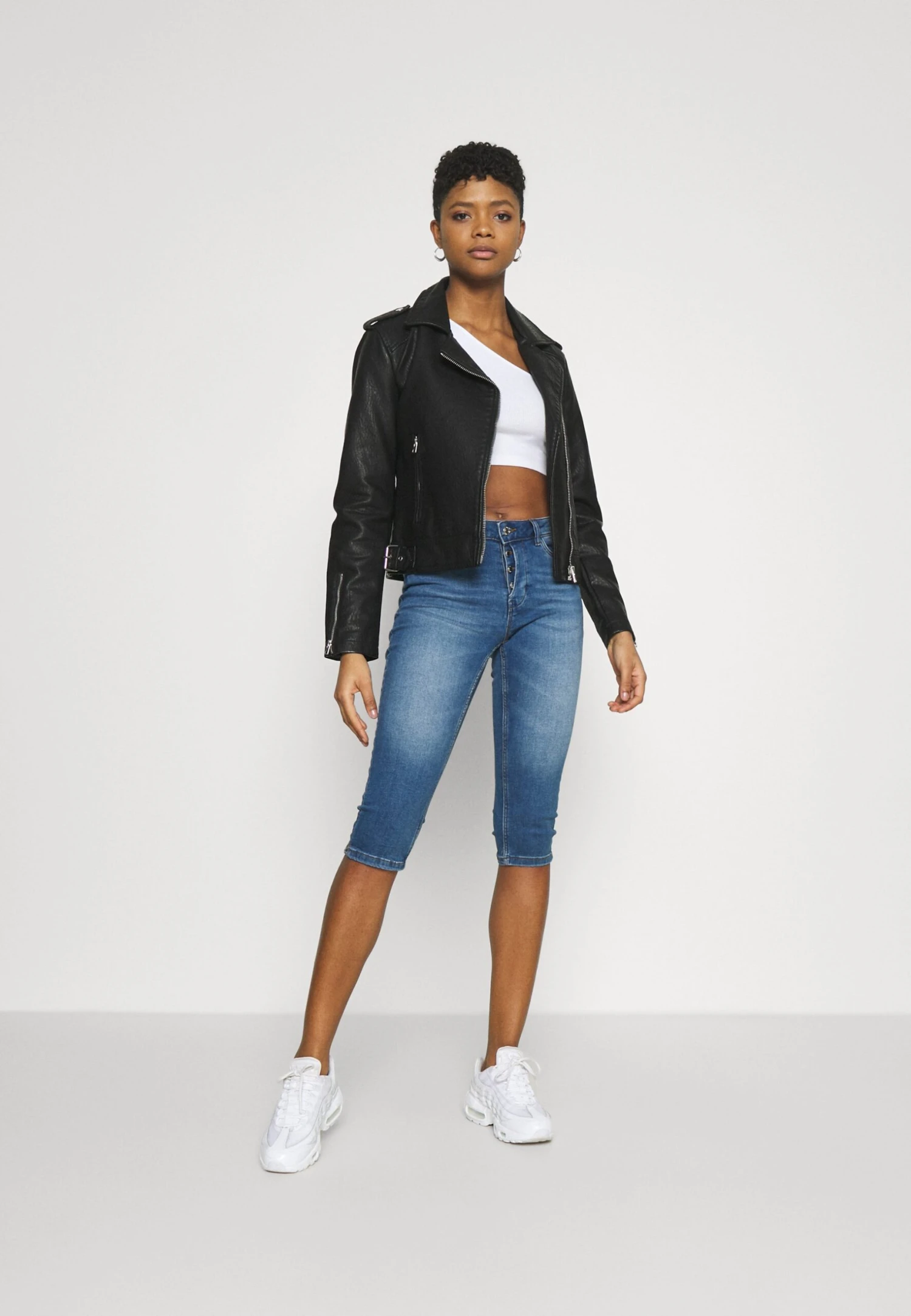 Vero Moda VMSEVEN - Szorty Jeansowe - Medium Blue Denim - obrazek 2