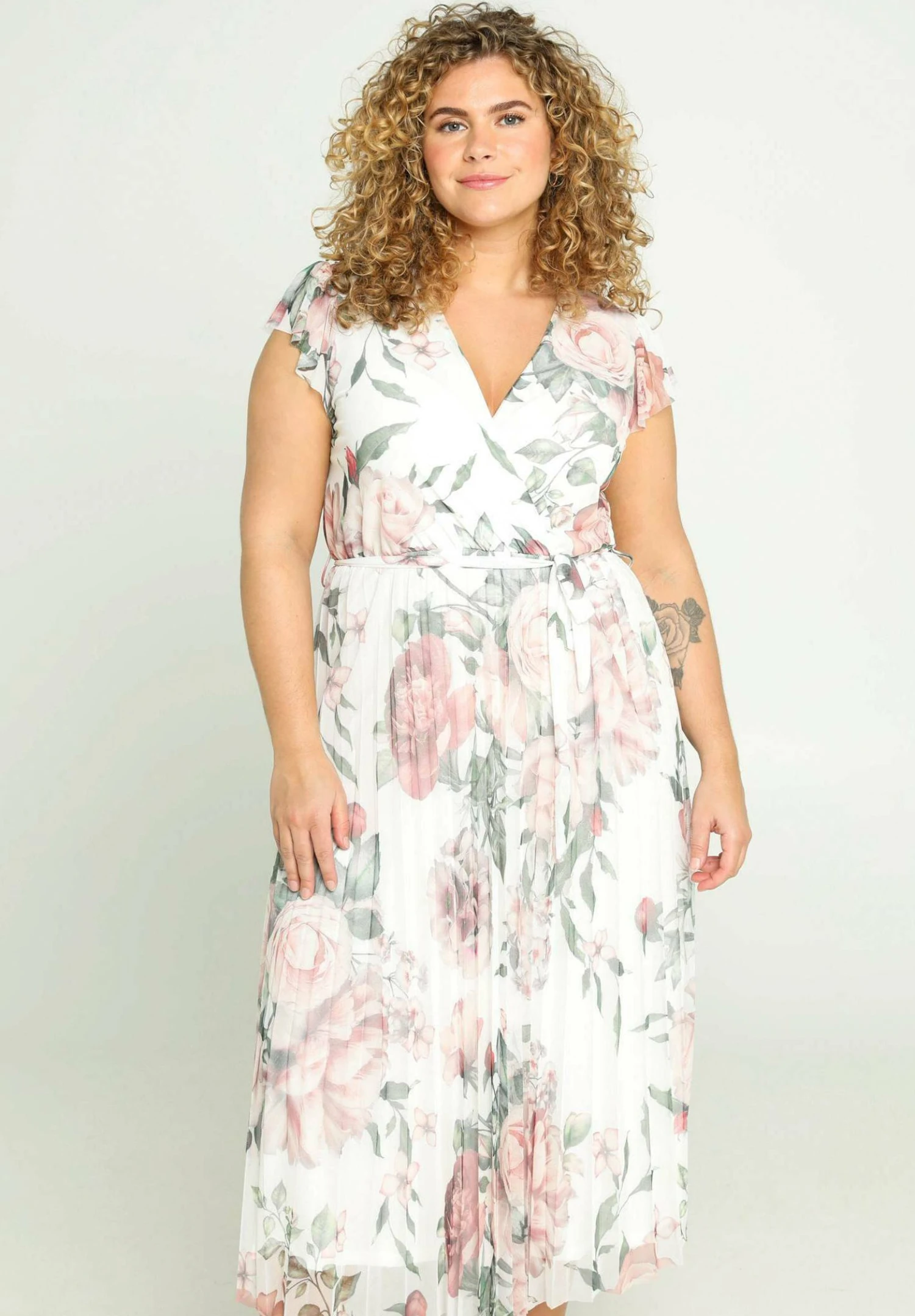 LANGES UNIFARBENES PLISSEE MIT WICKELKRAGEN - Sukienka Letnia - Beige