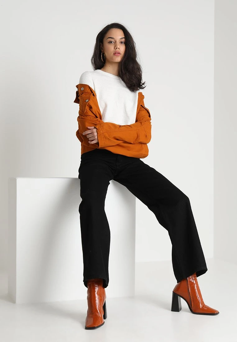 Monki Jeansy Bootcut - Black - obrazek 2