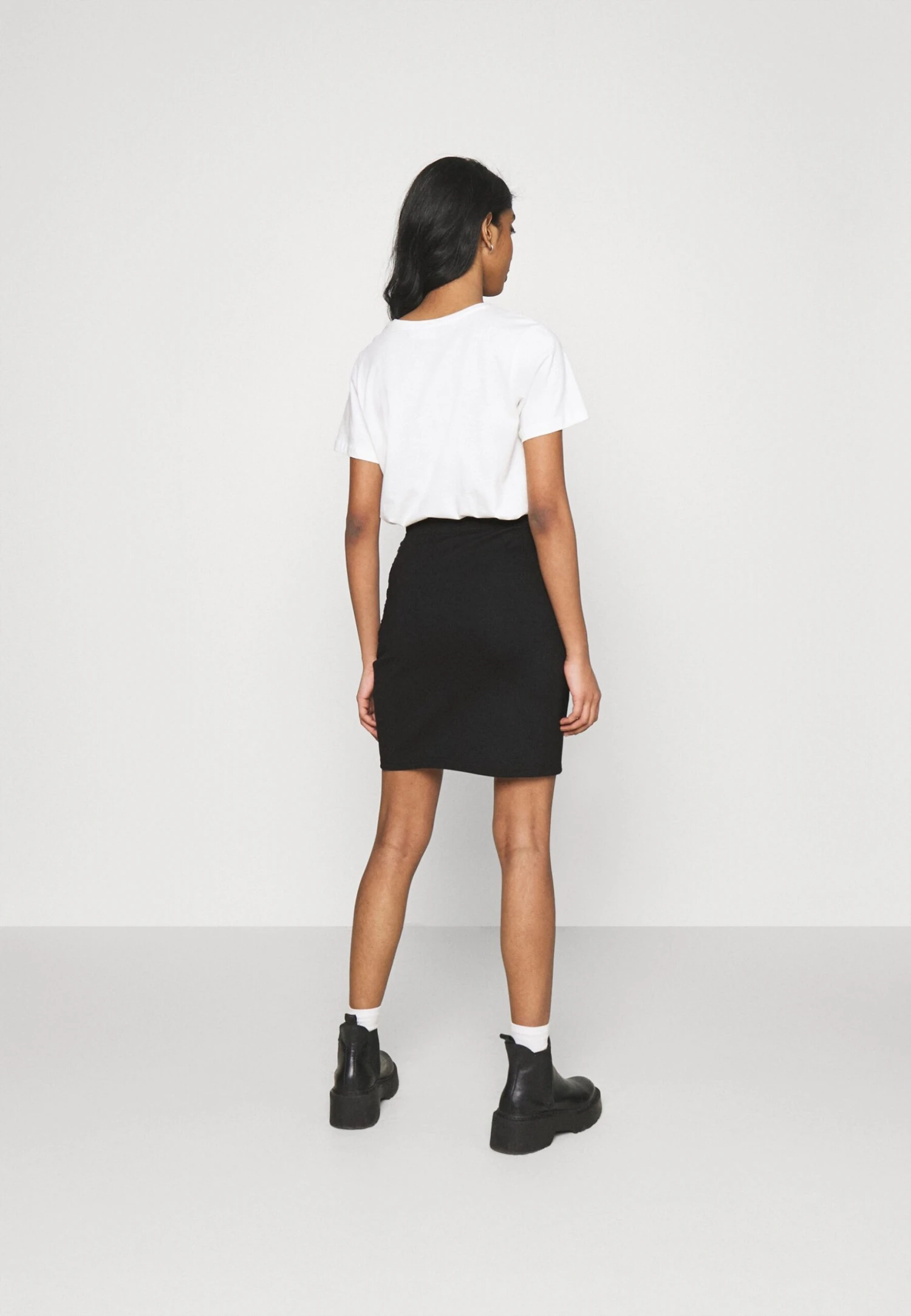 Even&Odd Asymetric Overlap Wrap Mini High Waisted Skirt - Spódnica Ołówkowa - Black - obrazek 3