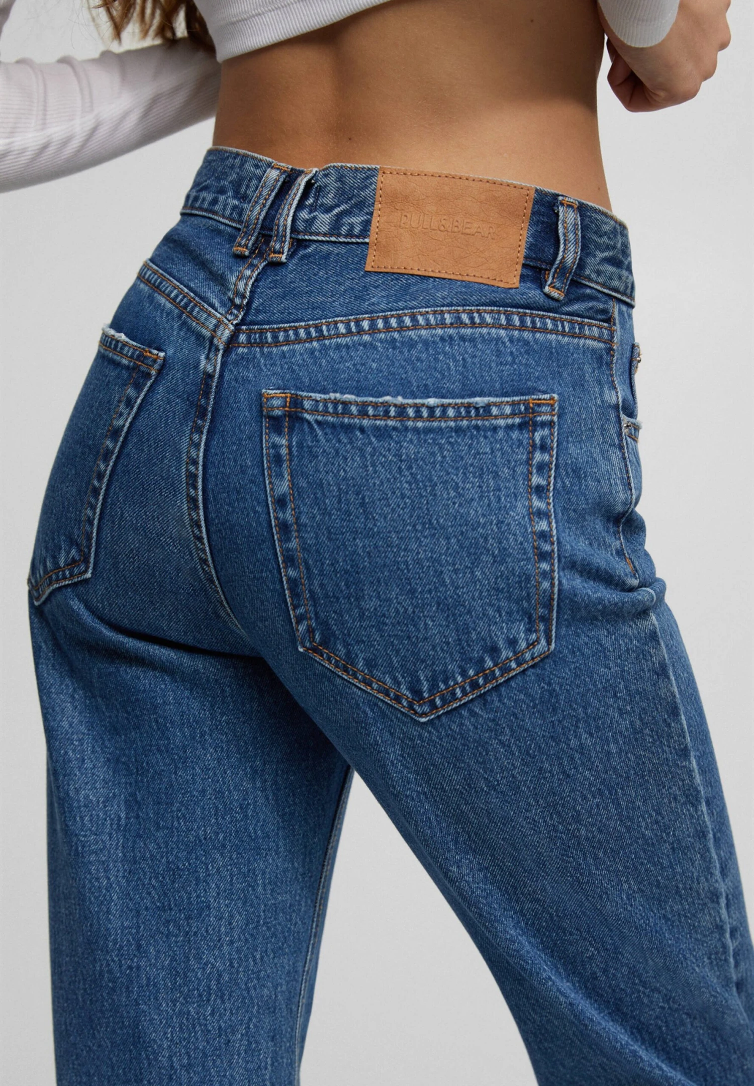 PULL & BEAR MOM FIT - Jeansy Zwężane - Dark-blue Denim - obrazek 4