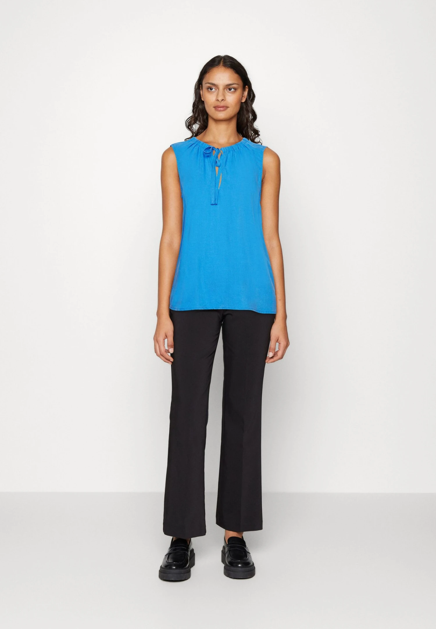 Edc By Esprit BUBBLE HEM - Bluzka - Bright Blue - obrazek 2