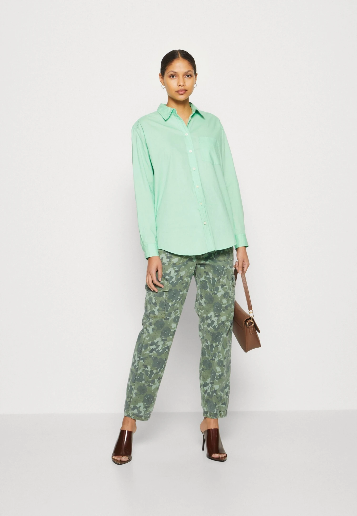 Marks & Spencer Bojówki - Khaki Mix - obrazek 2