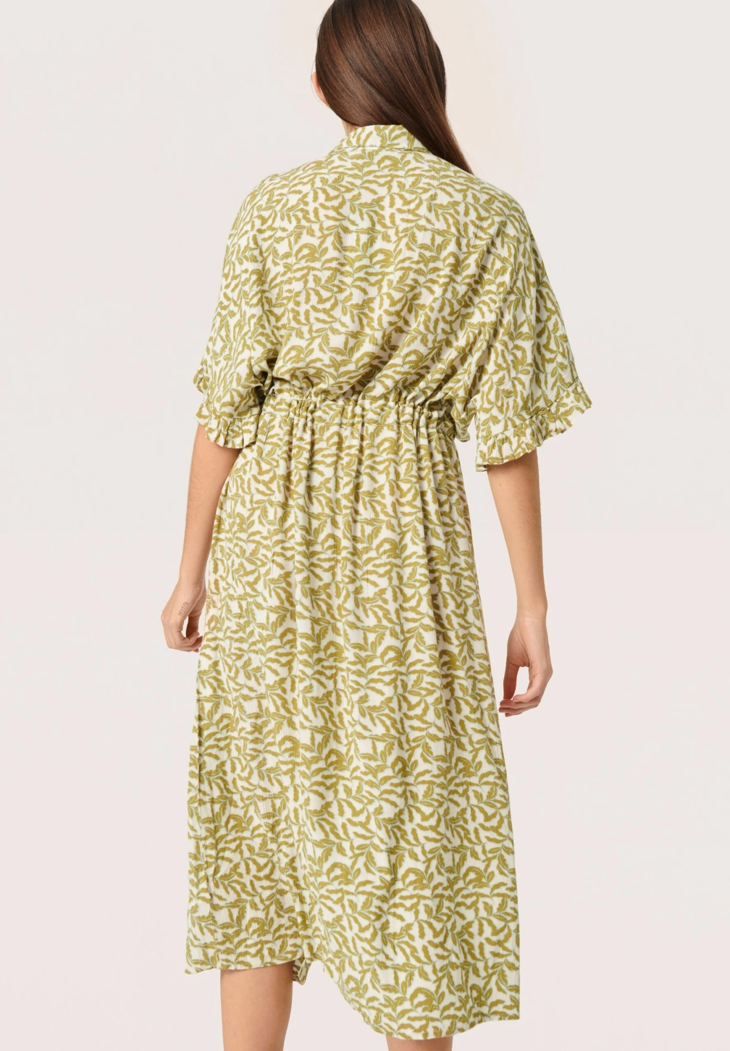 Soaked In Luxury SLZAYA SAPHIRA - Sukienka Koszulowa - Green Moss Leaf Print - obrazek 2