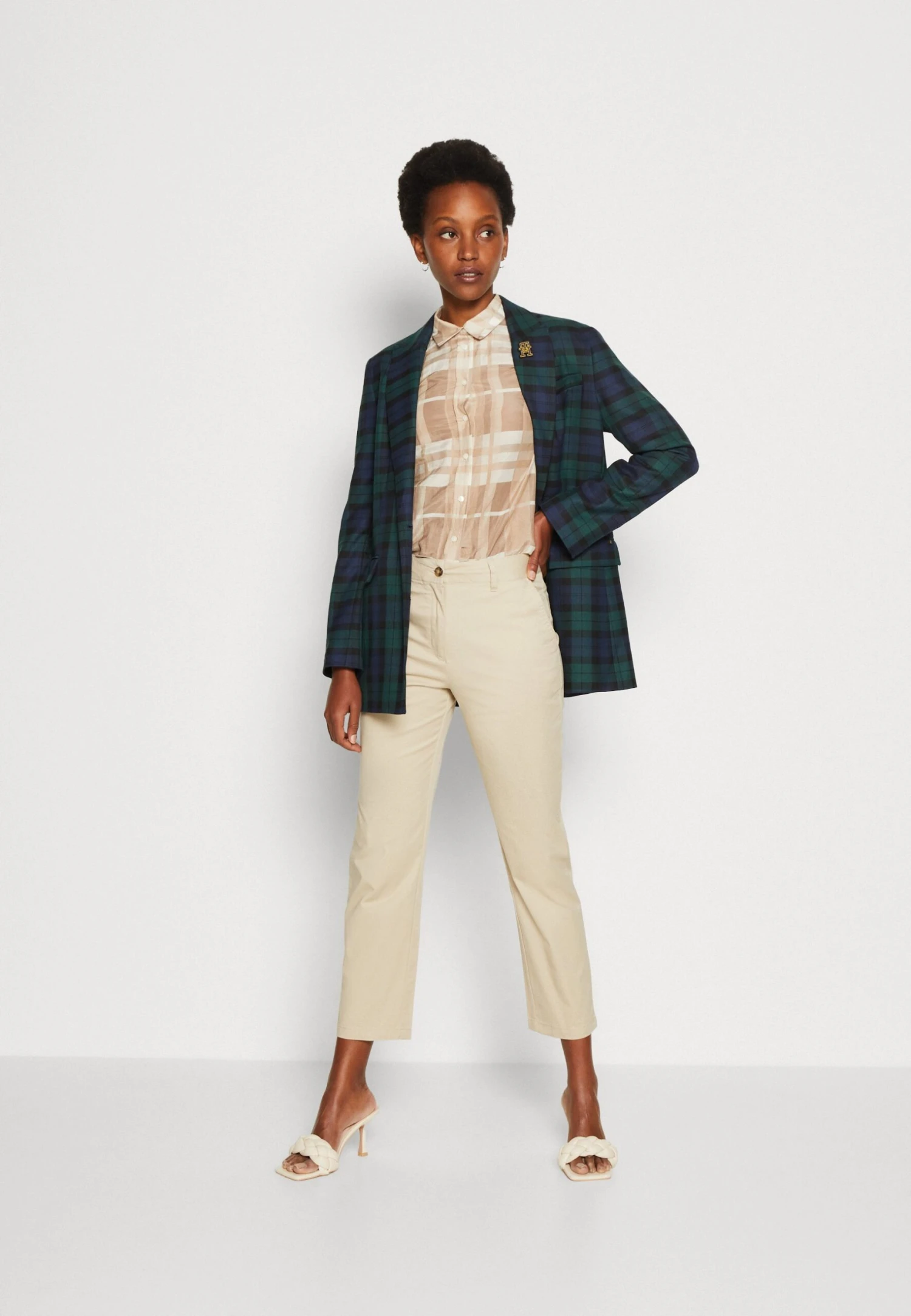 Gant SLIM - Chinosy - Dry Sand - obrazek 2