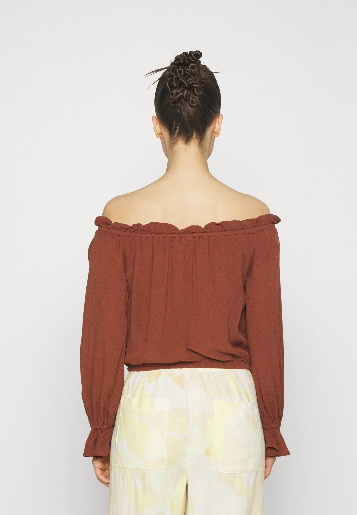 VISUNNY OFF SHOULDER CROPPED - Bluzka - Chocolate Fondant - obrazek 3