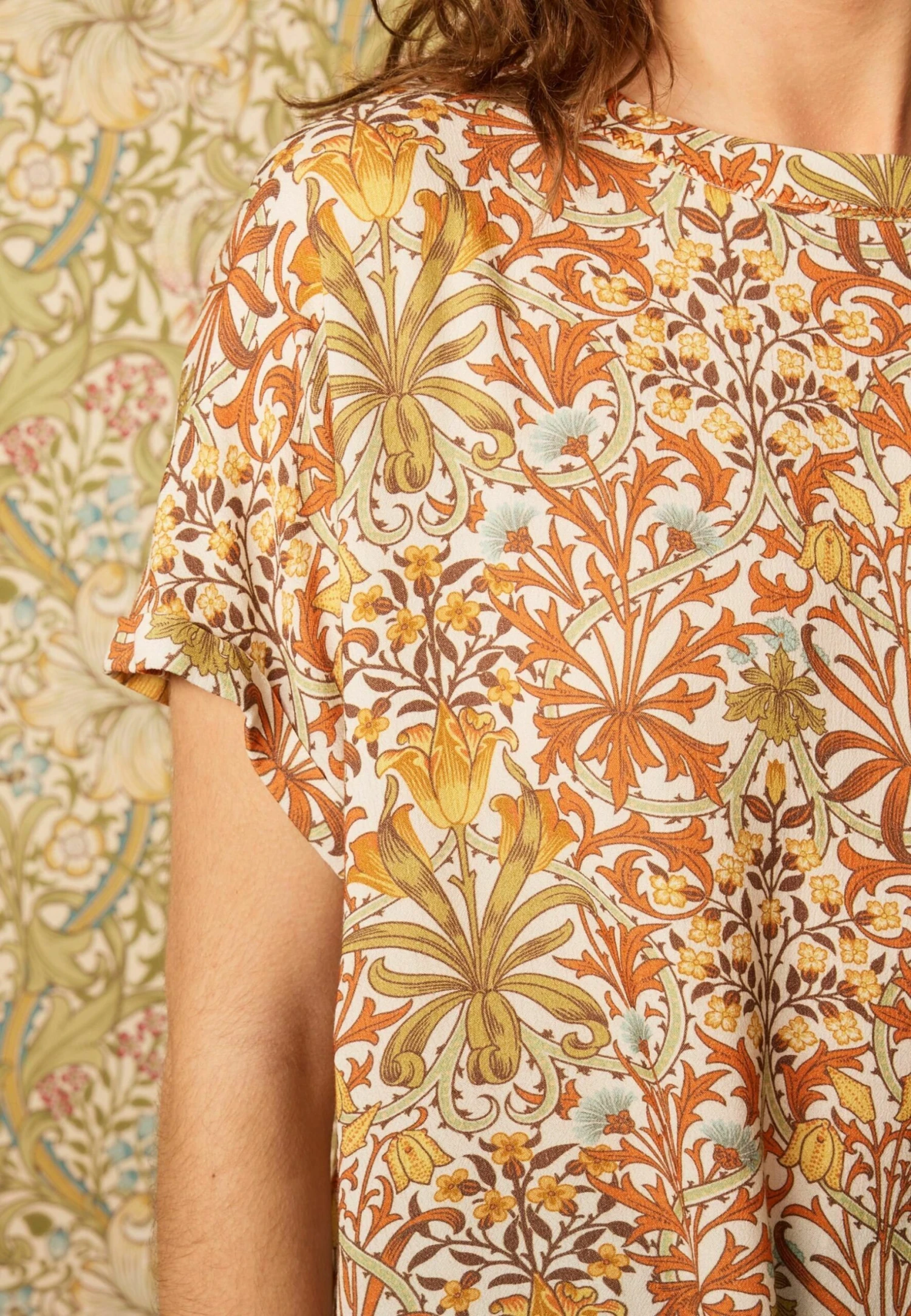 Next SHORT SLEEVE CURVED HEM POCKET - Bluzka - Morris Co Woodland Weeds - obrazek 2