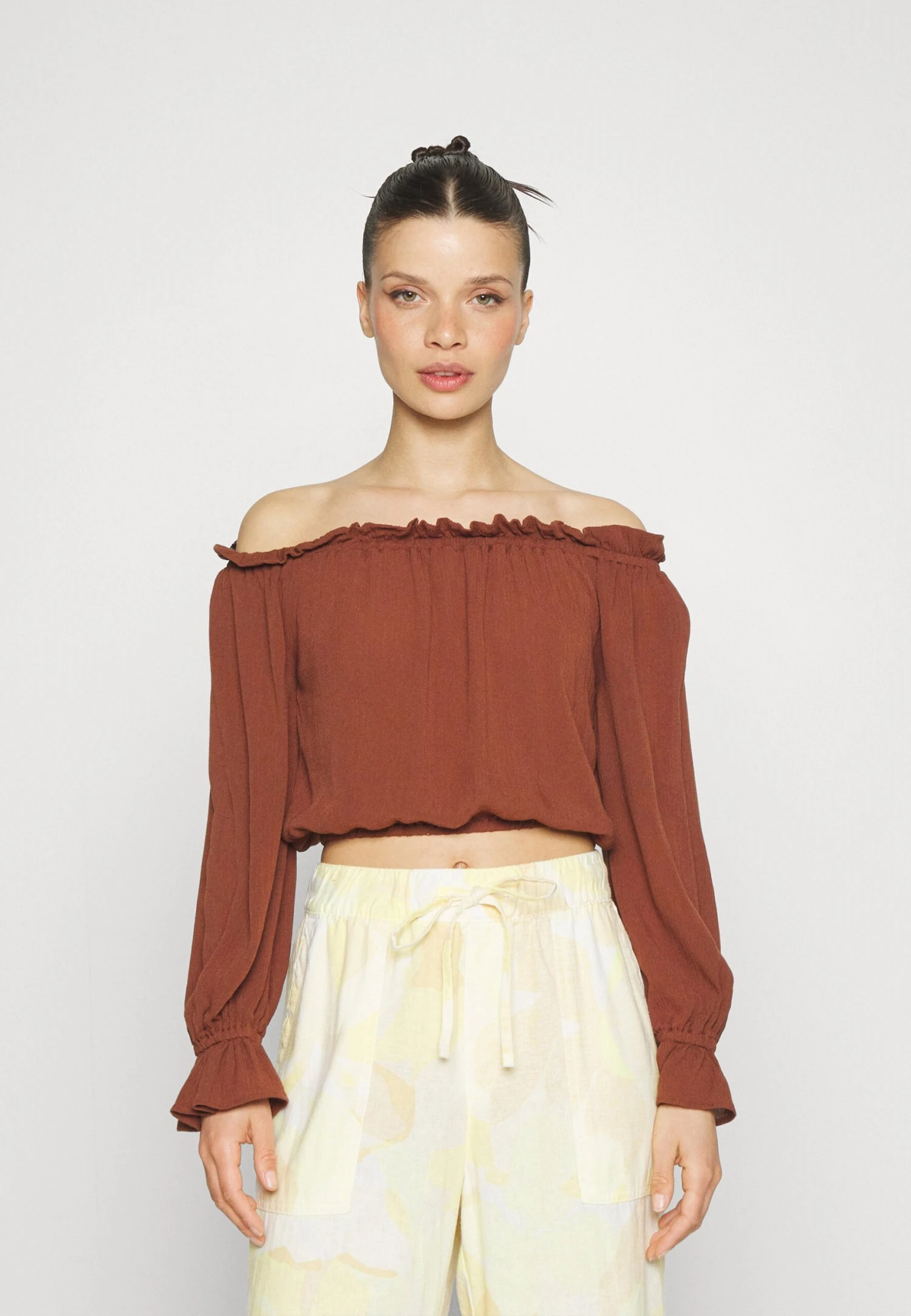 VISUNNY OFF SHOULDER CROPPED - Bluzka - Chocolate Fondant