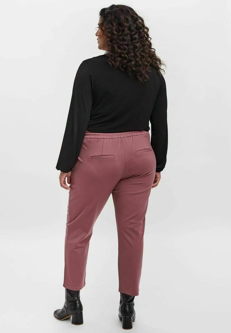 Vero Moda Curve MID-RISE - Spodnie Materiałowe - Rose Brown - obrazek 3