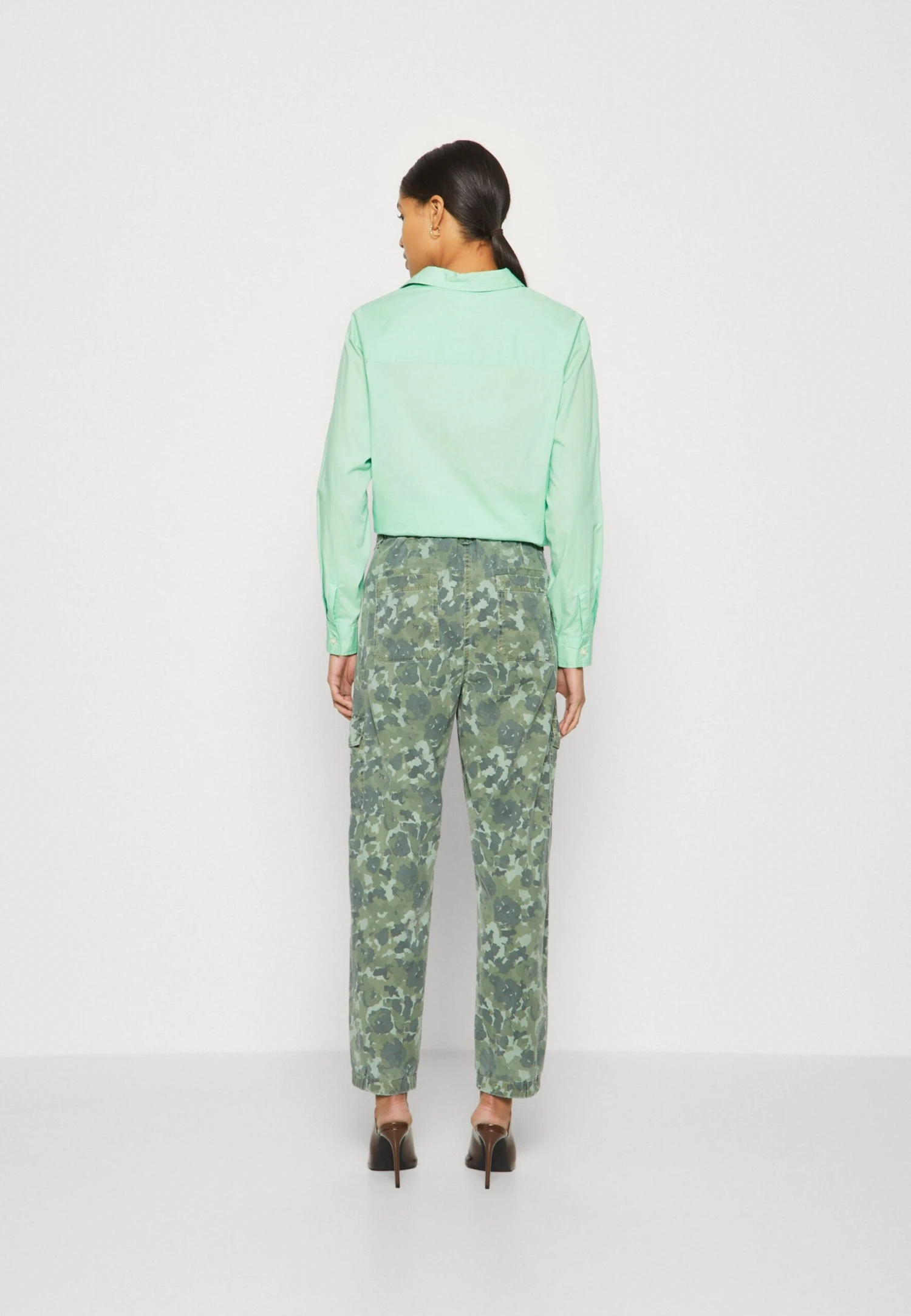 Marks & Spencer Bojówki - Khaki Mix - obrazek 3