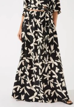 GRAPHIC LEAF PRINT - Długa Spódnica - Black