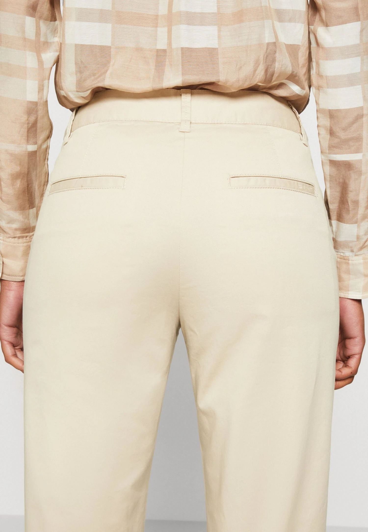 Gant SLIM - Chinosy - Dry Sand - obrazek 6