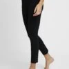 Spanx THE PERFECT BLACK PANT, ANKLE 4-POCKET - Spodnie Materiałowe - Very Black