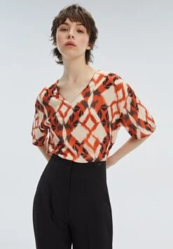 ESTAMPADA MANGA CORTA CUELLO PICO - Bluzka - Naranja