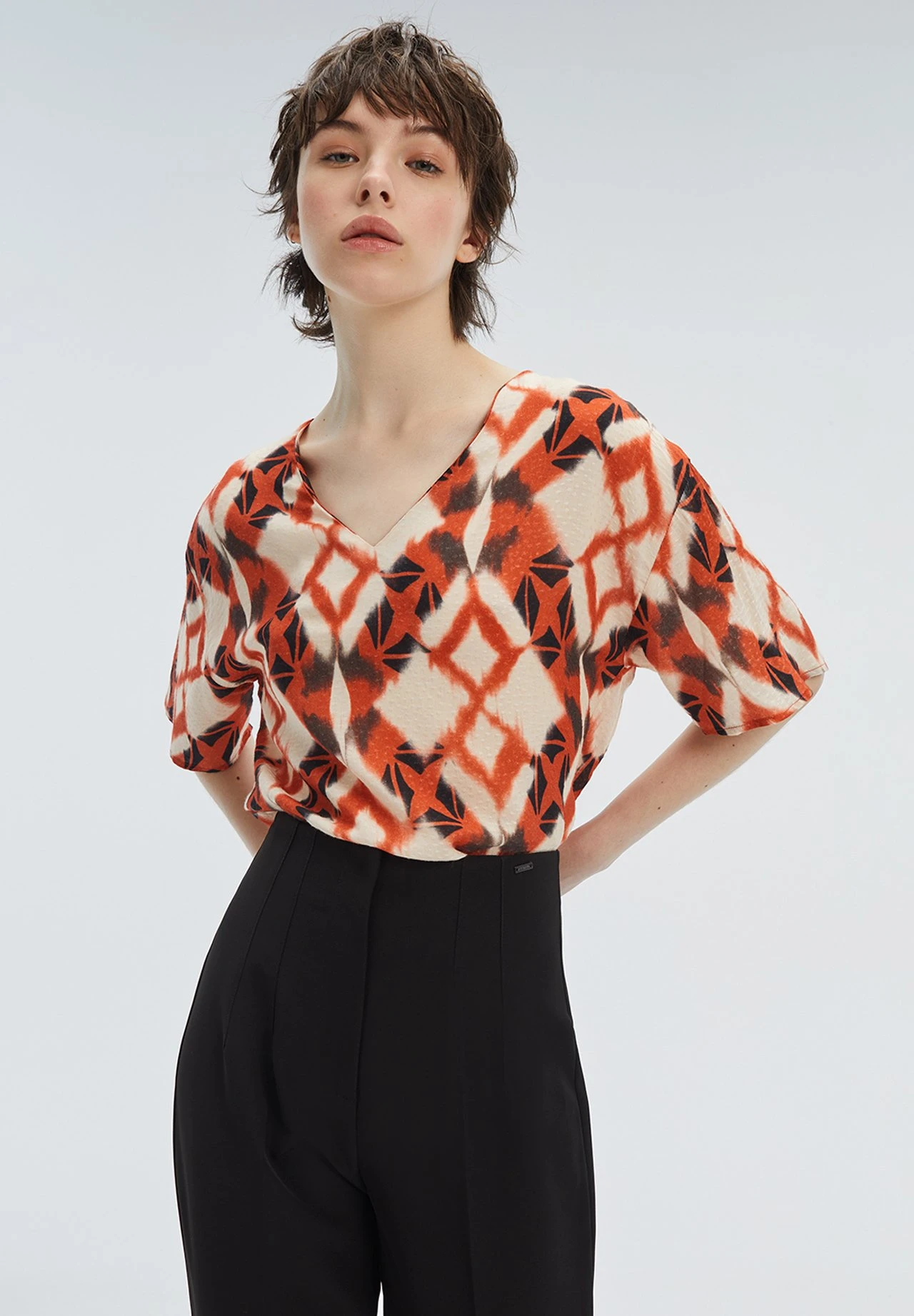 ESTAMPADA MANGA CORTA CUELLO PICO - Bluzka - Naranja