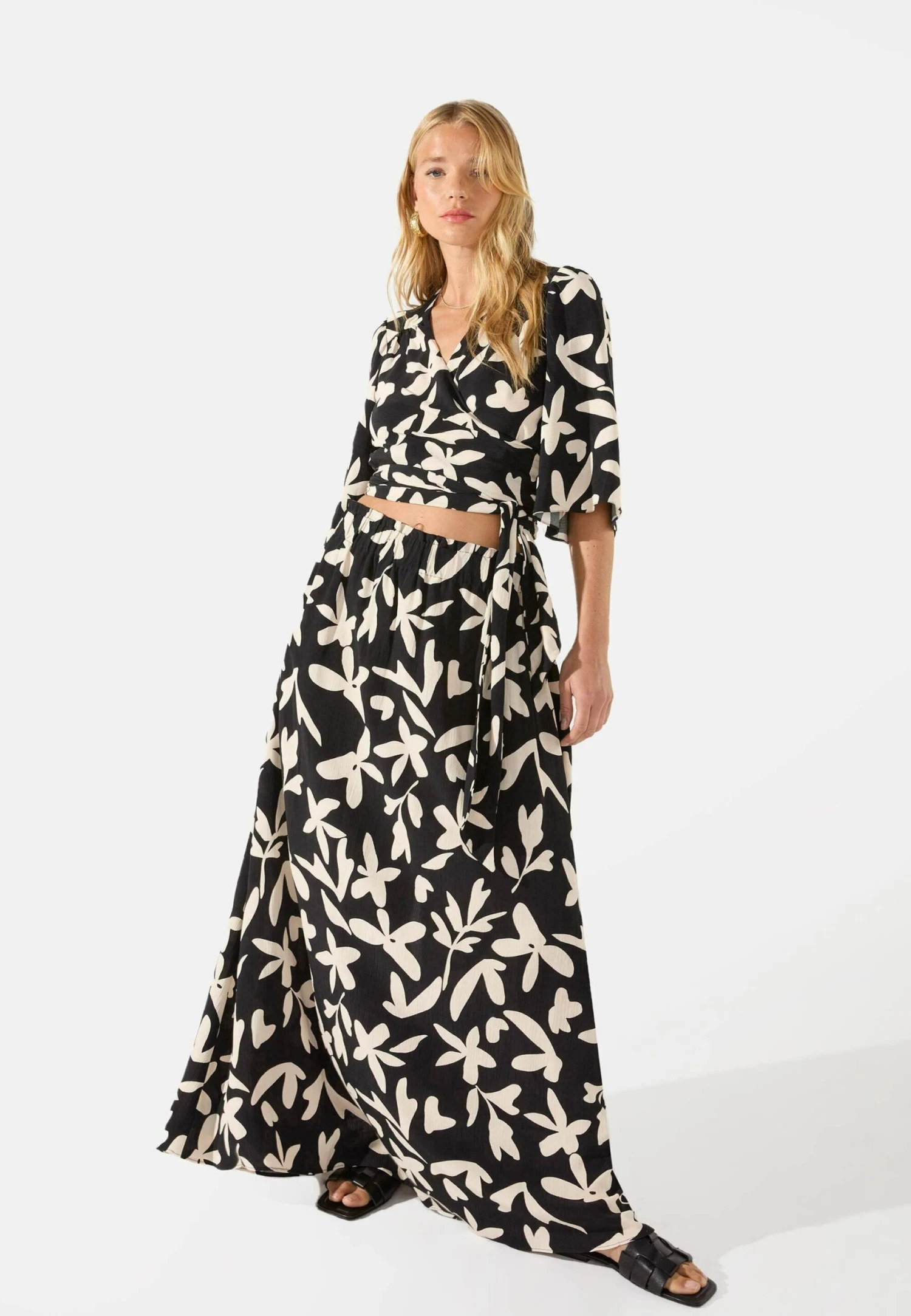 GRAPHIC LEAF PRINT - Długa Spódnica - Black - obrazek 2