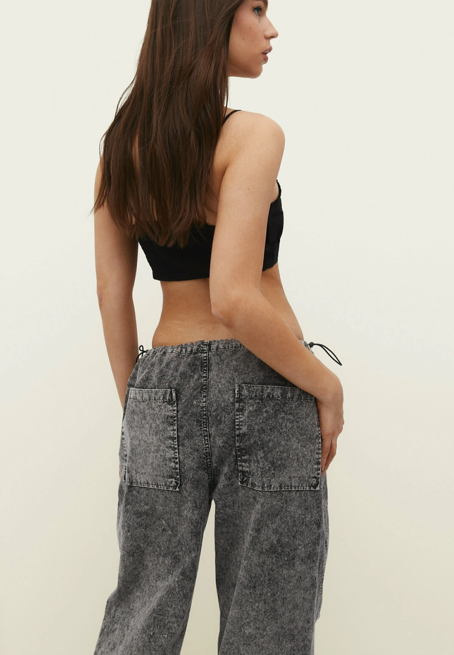 Stradivarius ACID WASH PARACHUTE - Jeansy Dzwony - Dark Grey - obrazek 3