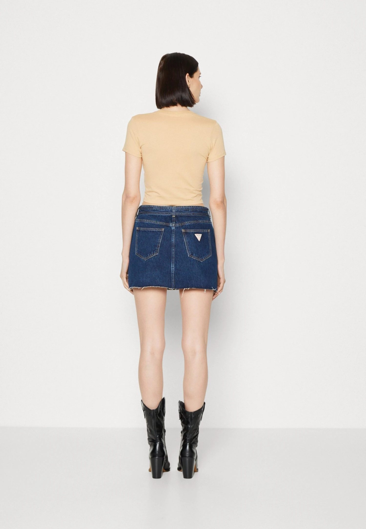 ELLE BELT SKIRT - Spódnica Jeansowa - Vintage Dark Wash - obrazek 3